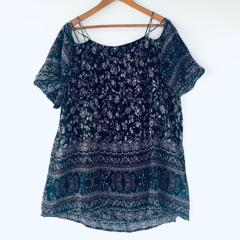 UO Ecote Boho Off-the-Shoulder T-Shirt Floral Med
